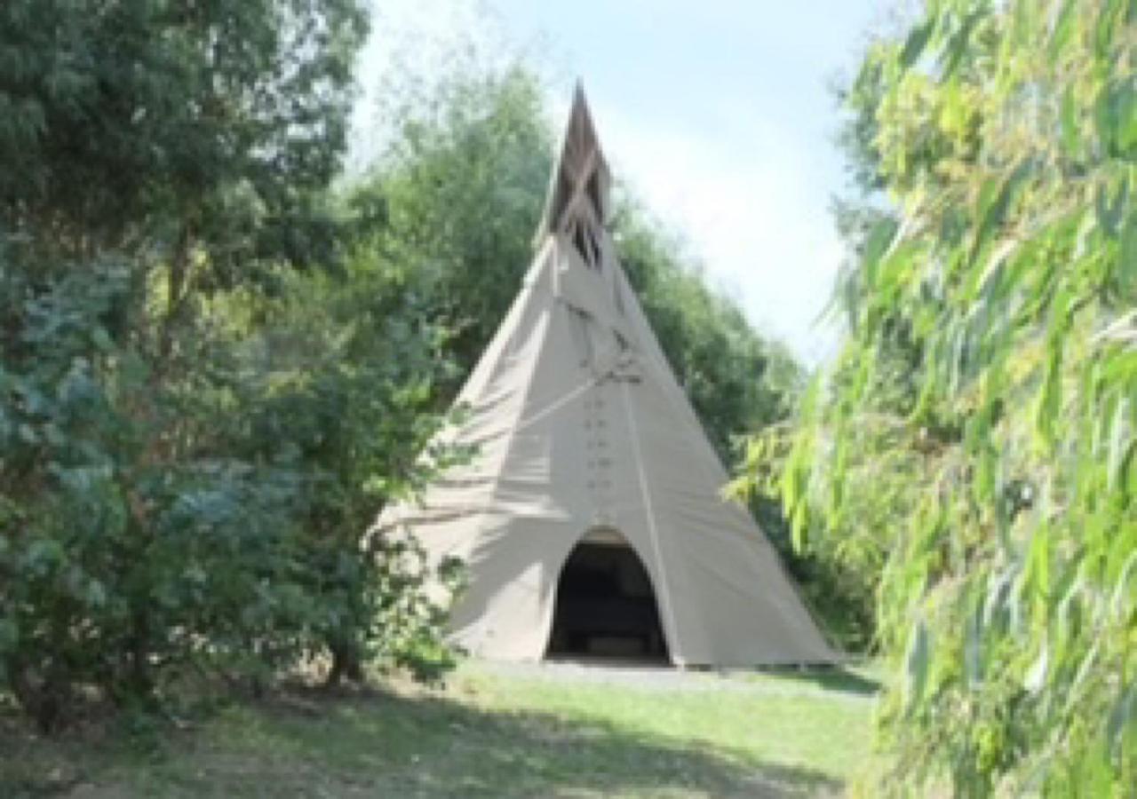 Gumtree Tipis Hotel Bickington Esterno foto